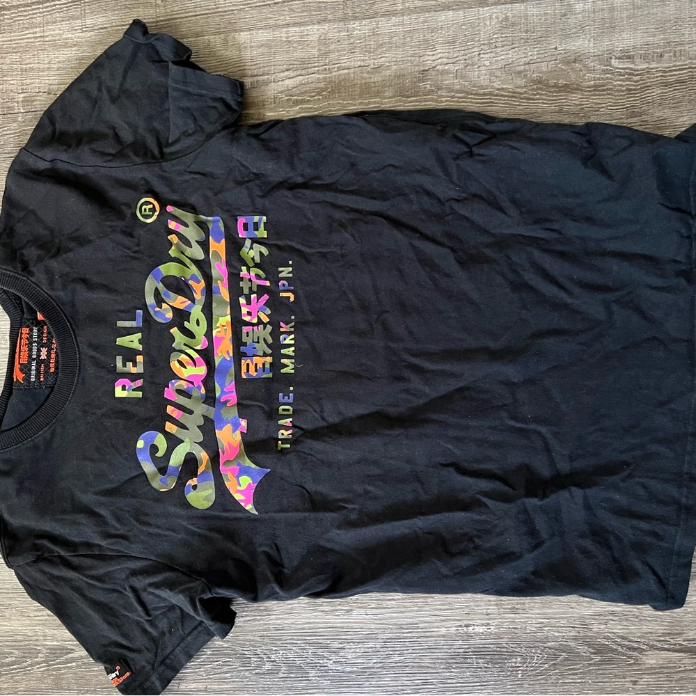 Super dry black and multicolor shirt size Medium